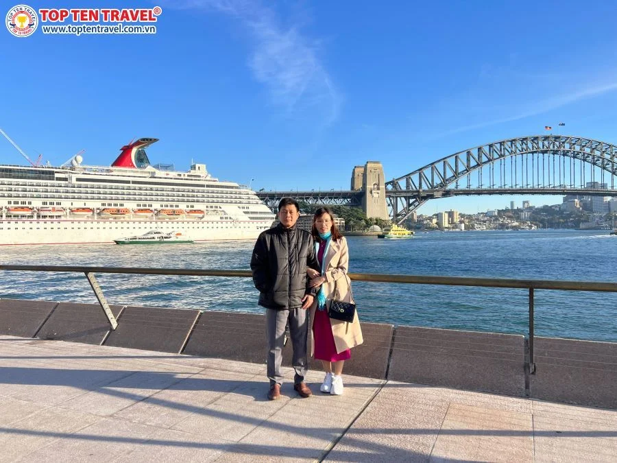 Đoàn khách nhà Top Ten Travel tham quan khám phá nước Úc
